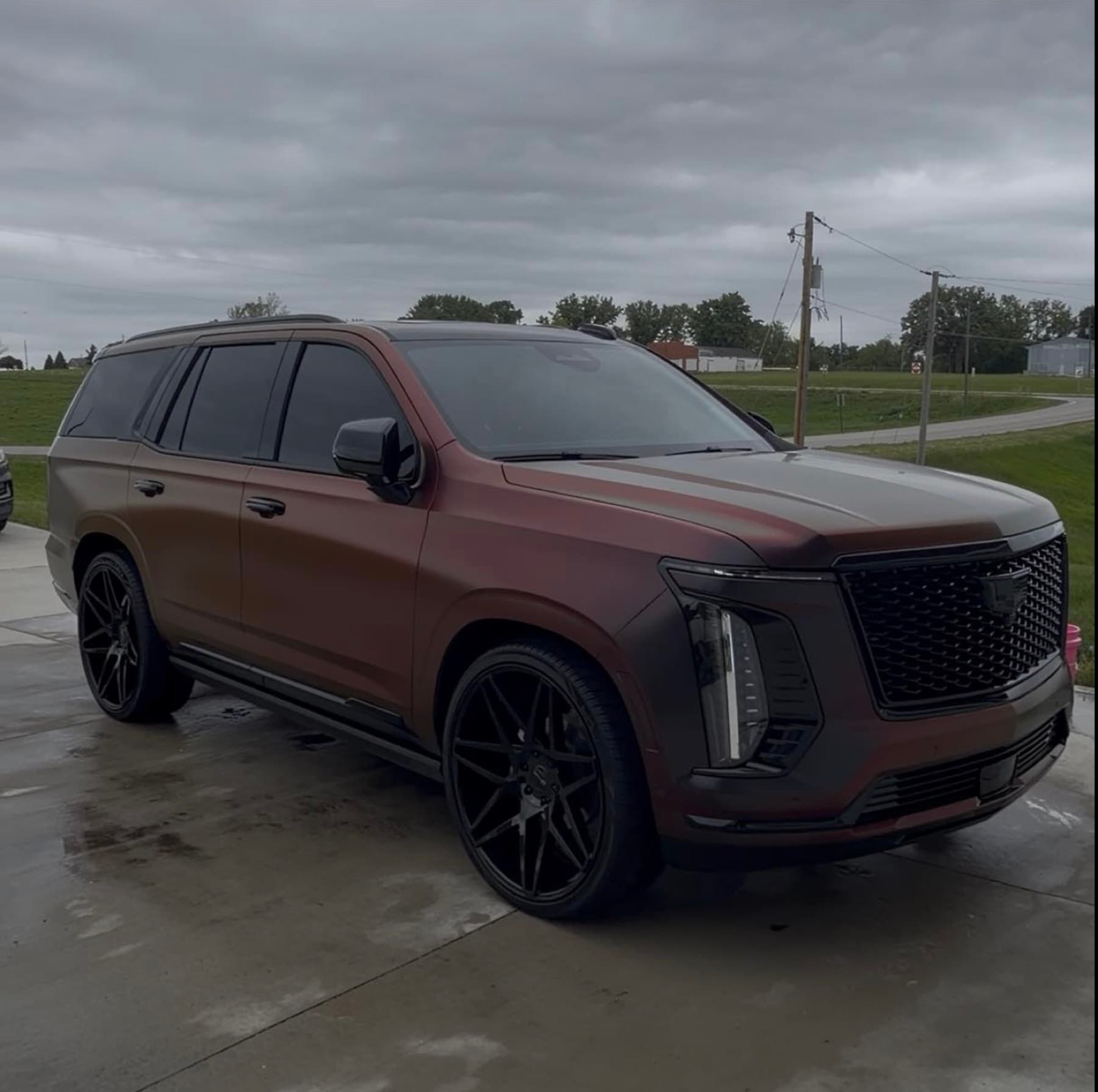 Cadillac Escalade with deep gloss reflections after a ceramic coating
